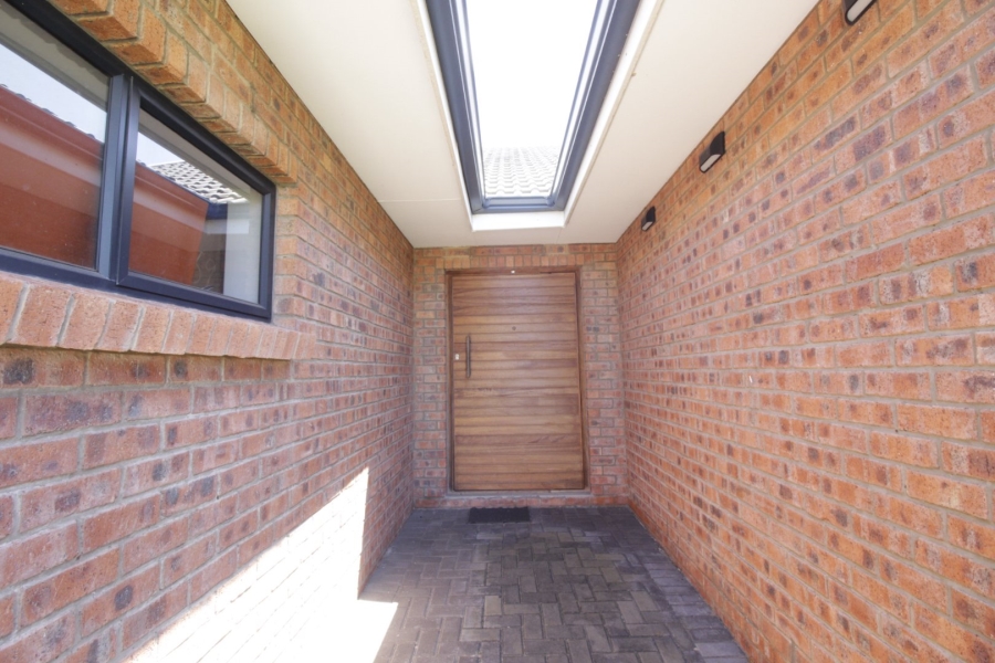 4 Bedroom Property for Sale in Paradise Beach Eastern Cape